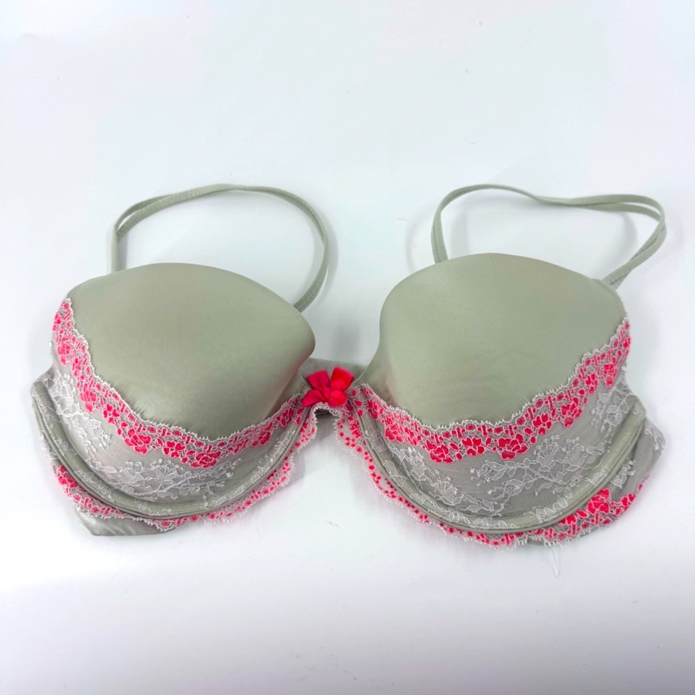 Victoria's Secret Lace Accent Bra in‎ Cream and Pink
